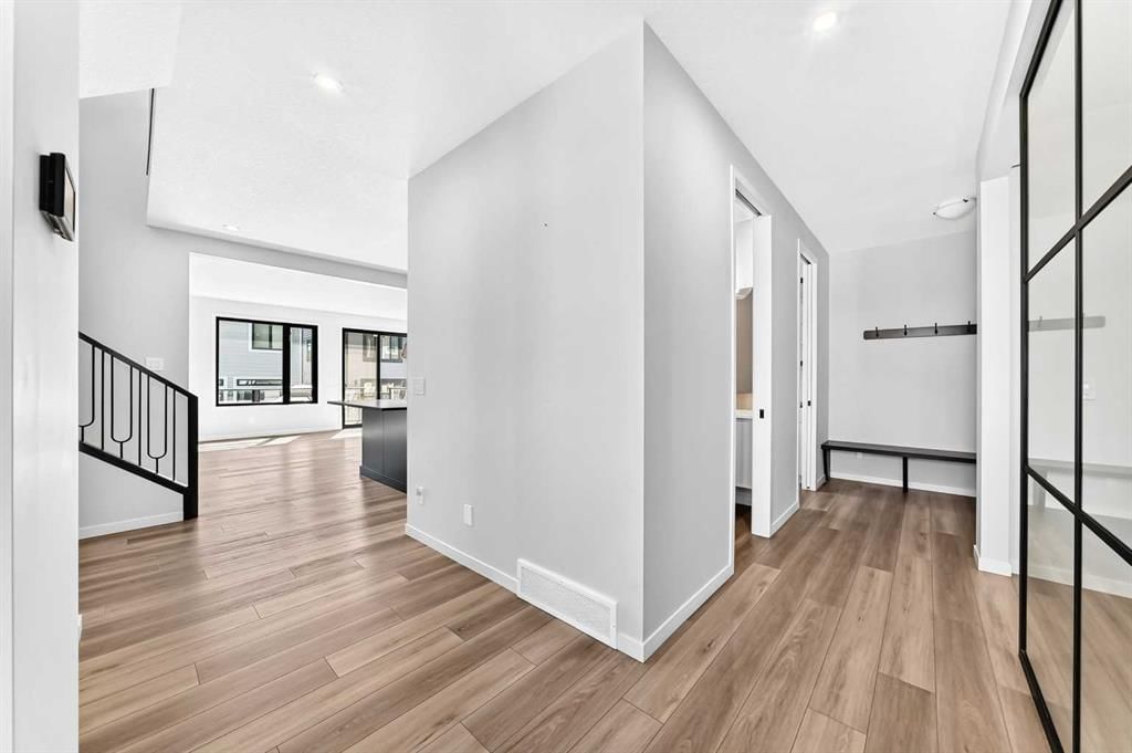 8 West Grove Link SW, Calgary — photo 3 of 50
