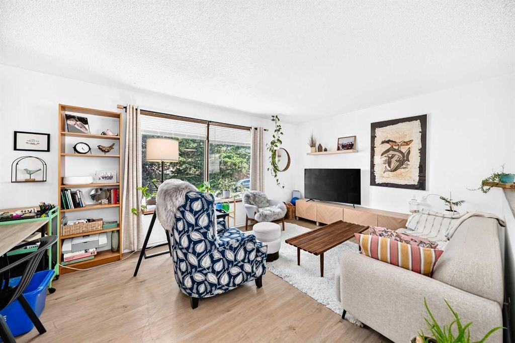 111 Bermondsey Way NW, Calgary — photo 3 of 43