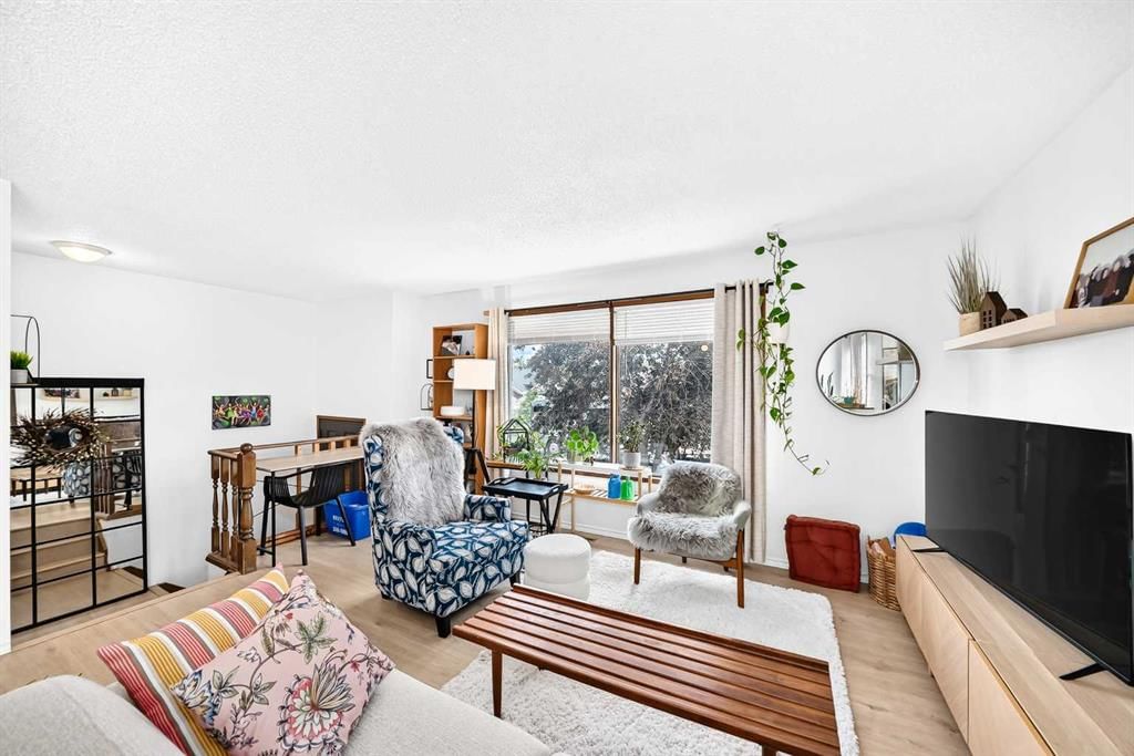 111 Bermondsey Way NW, Calgary — photo 4 of 43