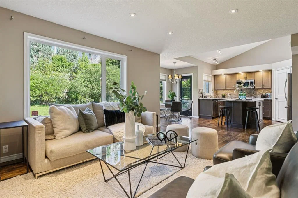 400 Sienna Park Drive SW, Calgary — photo 4 of 32