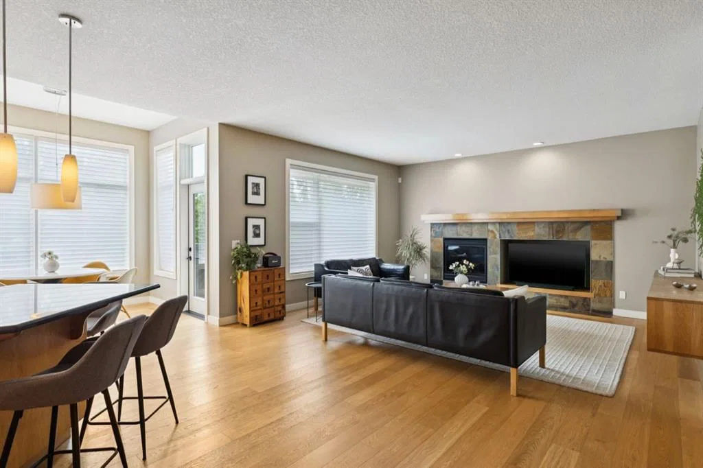 92 Discovery Ridge Circle SW, Calgary — photo 2 of 39