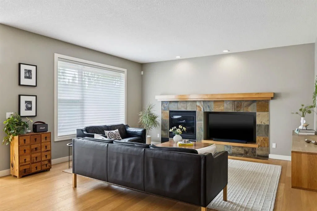 92 Discovery Ridge Circle SW, Calgary — photo 3 of 39