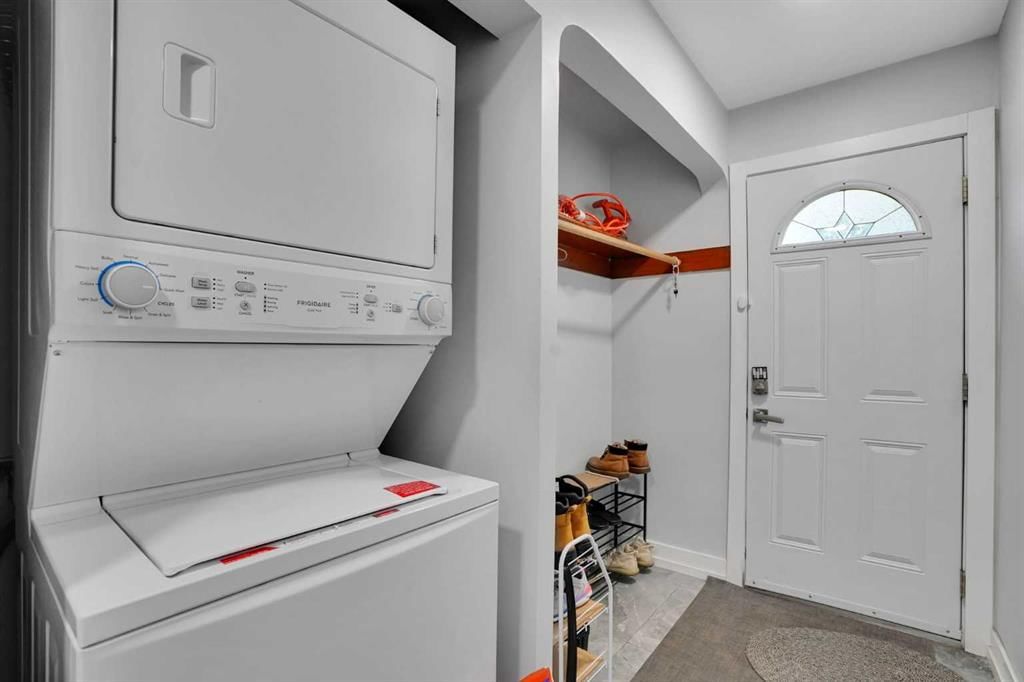 1917 22 Avenue NW, Calgary — photo 5 of 50