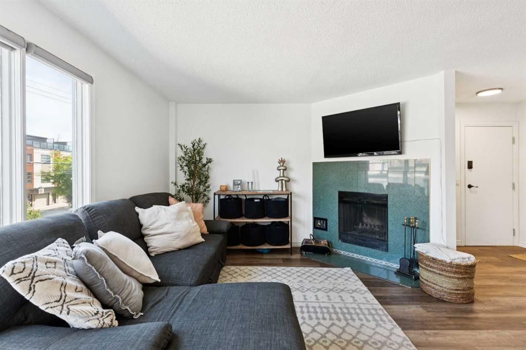 5, 1606 34 Avenue SW, Calgary — photo 5 of 28