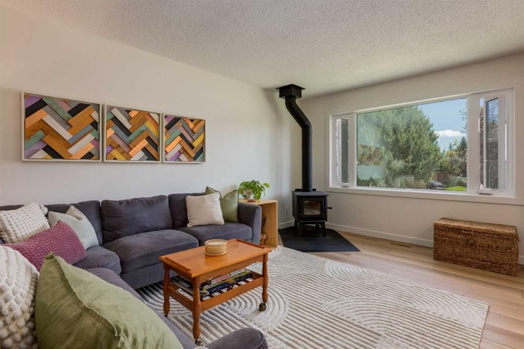 23 Deer Lane Place SE, Calgary — photo 2 of 45