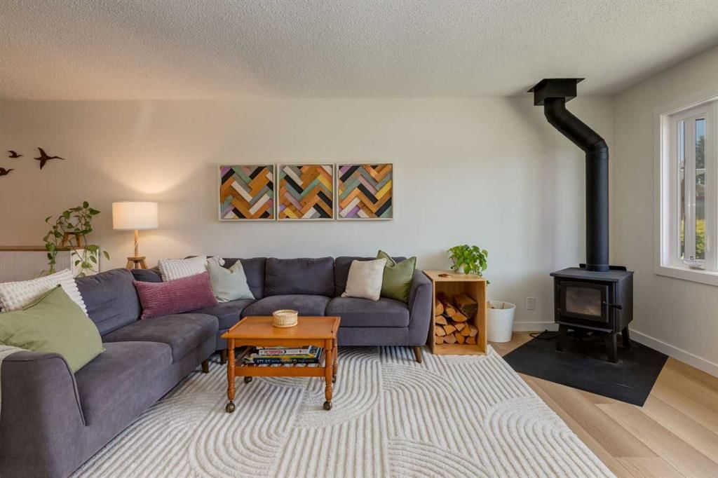 23 Deer Lane Place SE, Calgary — photo 3 of 45