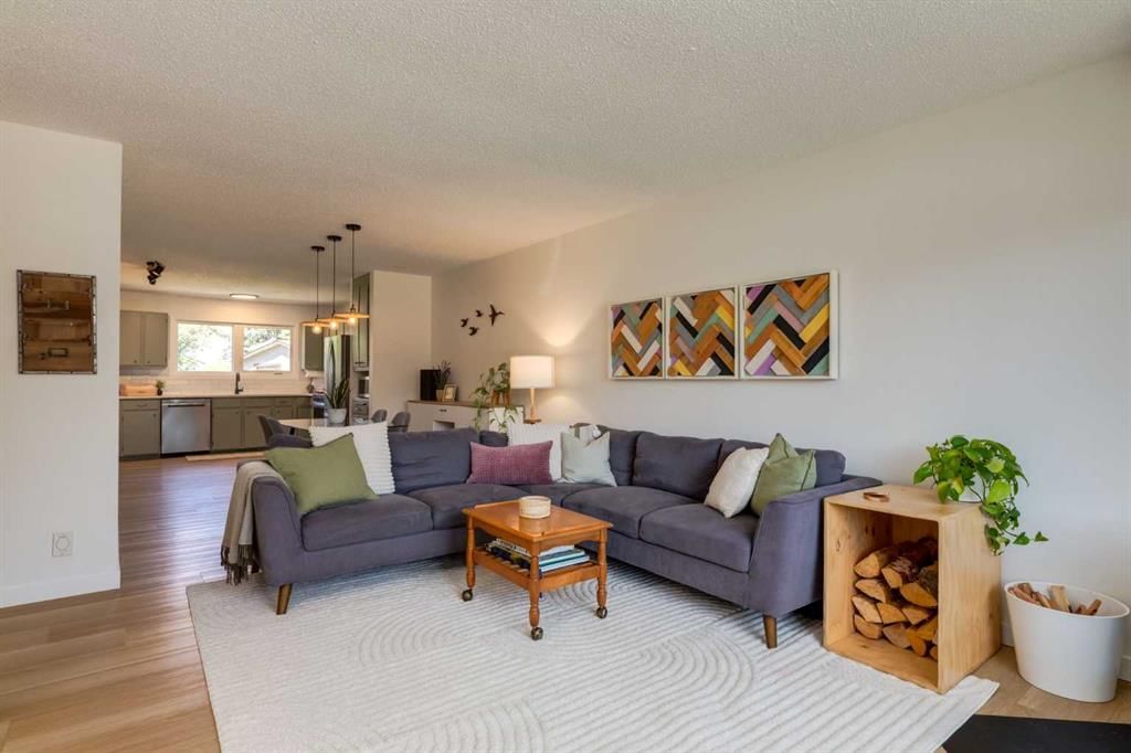 23 Deer Lane Place SE, Calgary — photo 4 of 45