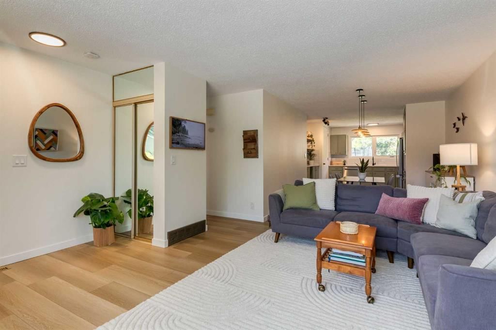 23 Deer Lane Place SE, Calgary — photo 5 of 45