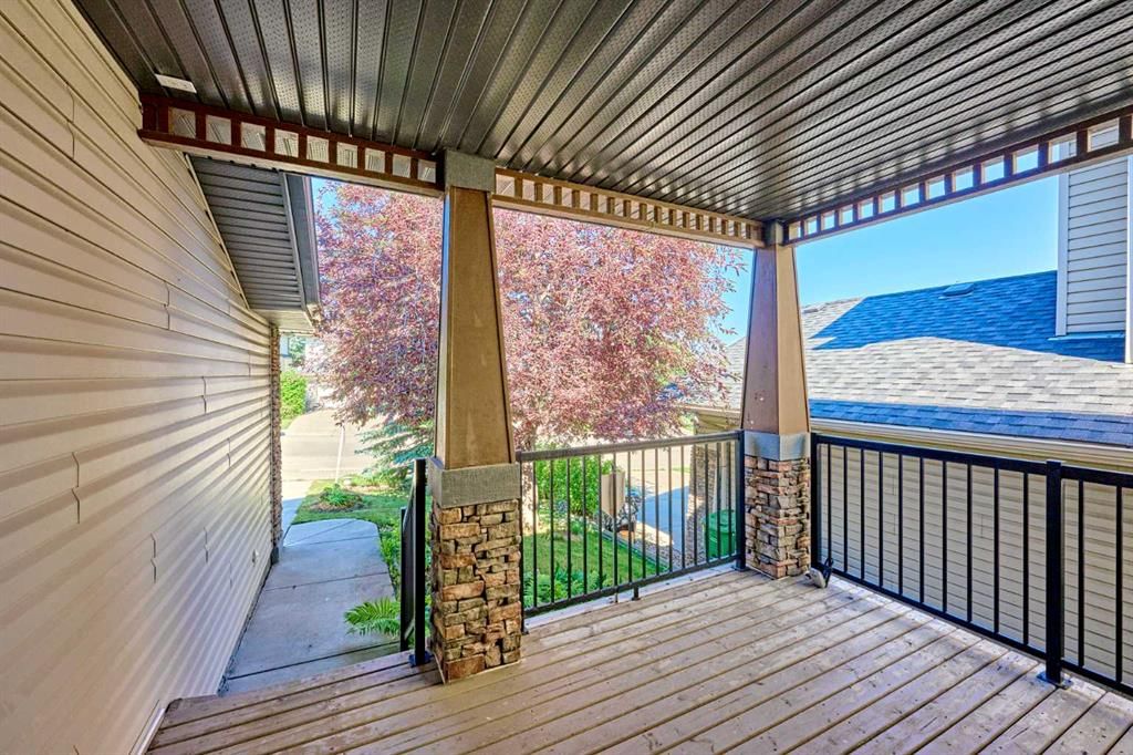 62 Crestmont Drive SW, Calgary — photo 3 of 50