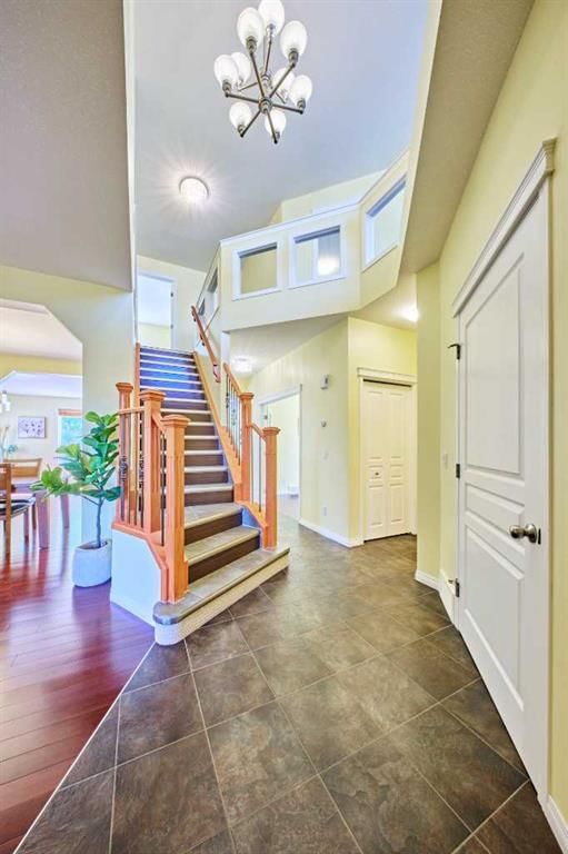 62 Crestmont Drive SW, Calgary — photo 4 of 50