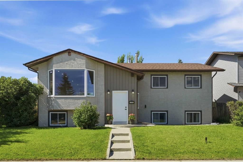 1018 10 Avenue SE, High River — main listing photo
