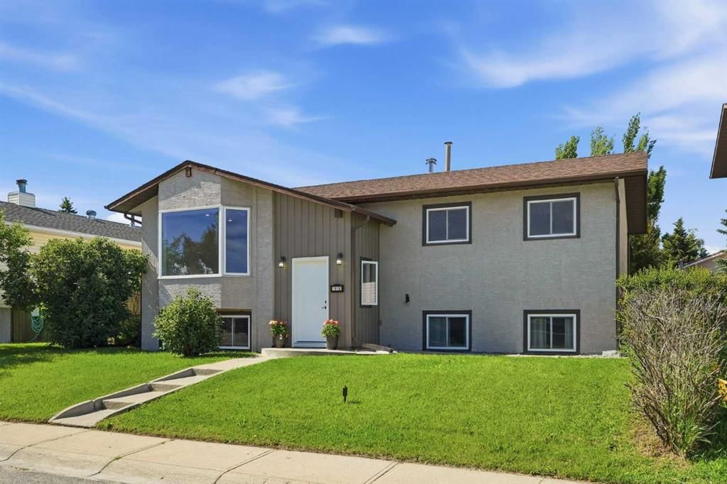 1018 10 Avenue SE, High River — photo 2 of 50