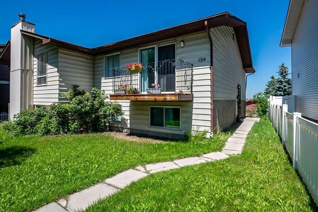 124 Bergen Road NW, Calgary — main listing photo