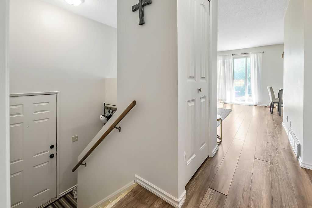 124 Bergen Road NW, Calgary — photo 4 of 26