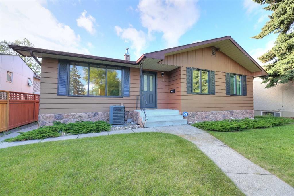31 Rosery Drive NW, Calgary — main listing photo
