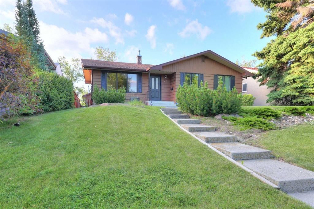 31 Rosery Drive NW, Calgary — photo 3 of 45