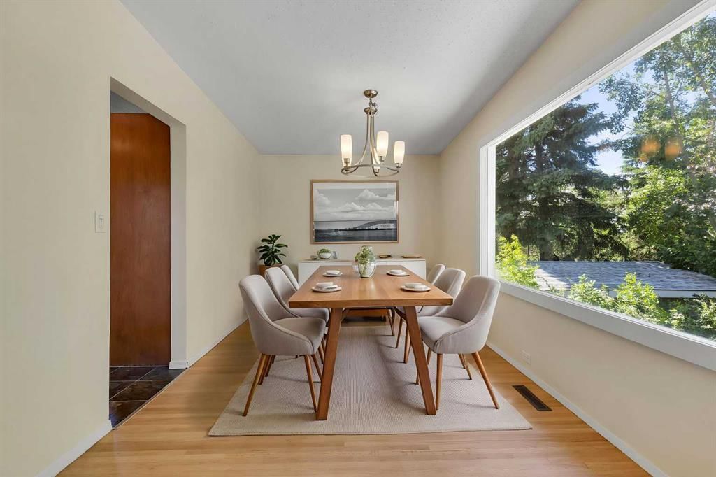 3415 Benton Drive NW, Calgary — photo 5 of 32