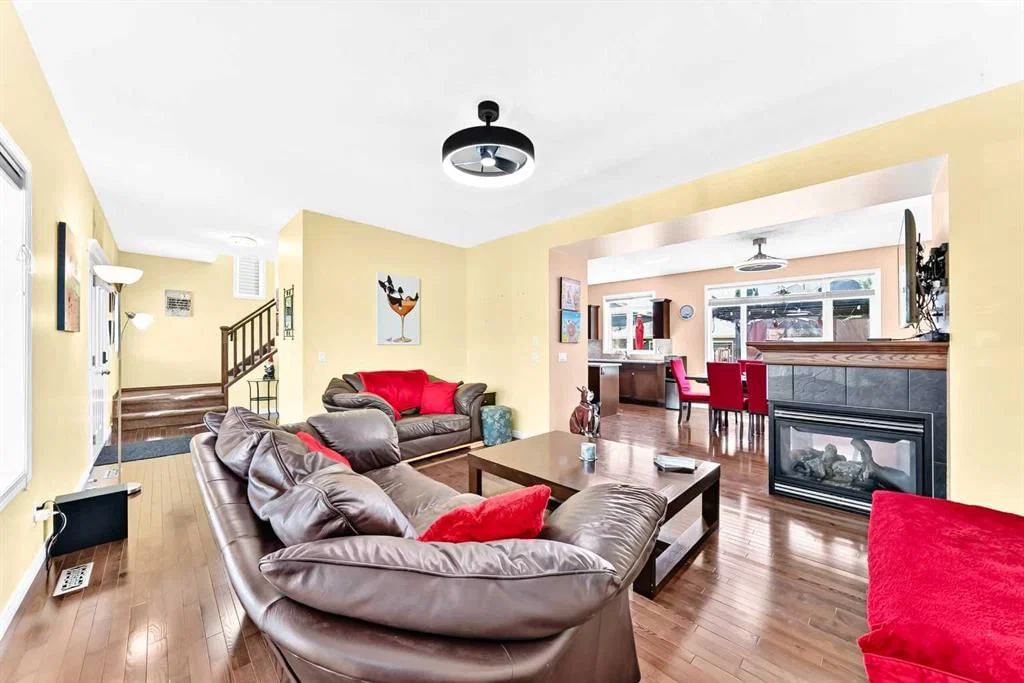 29 Westridge Crescent, Okotoks — photo 5 of 50