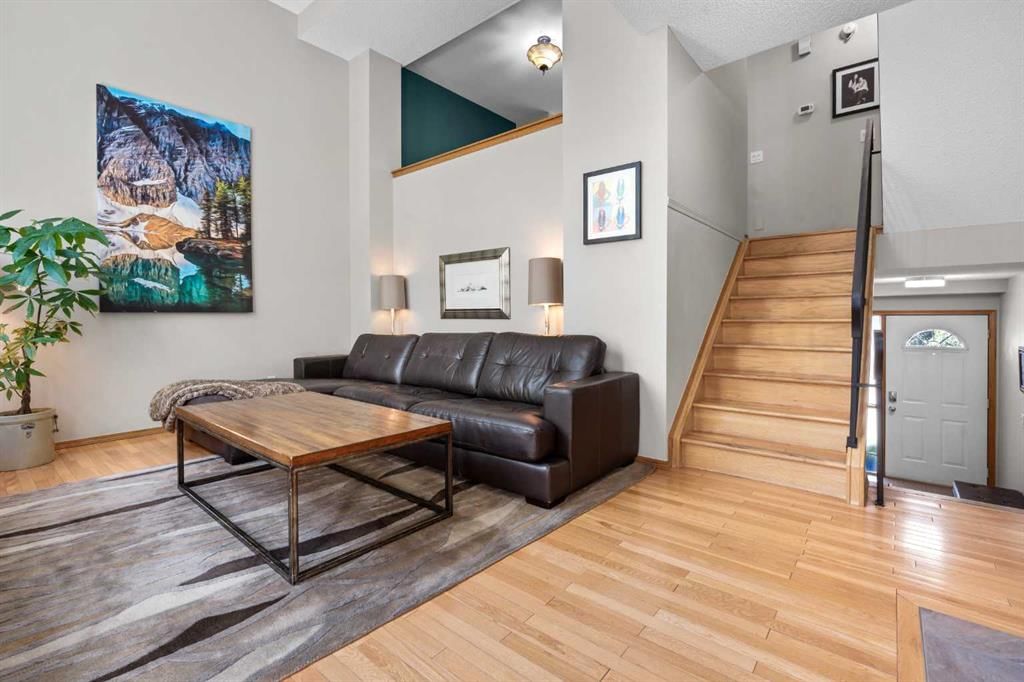17 Glenbrook Villas SW, Calgary — photo 2 of 20