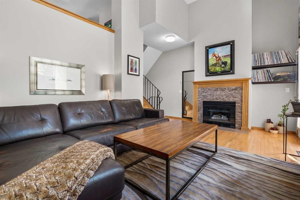 17 Glenbrook Villas SW, Calgary — photo 3 of 20