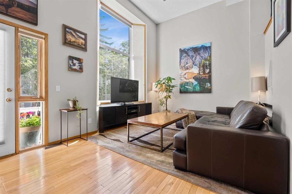 17 Glenbrook Villas SW, Calgary — photo 4 of 20