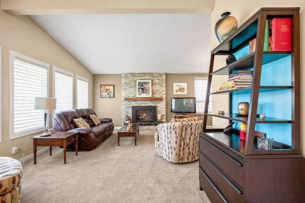 1348 Norfolk Drive NW, Calgary — photo 2 of 26