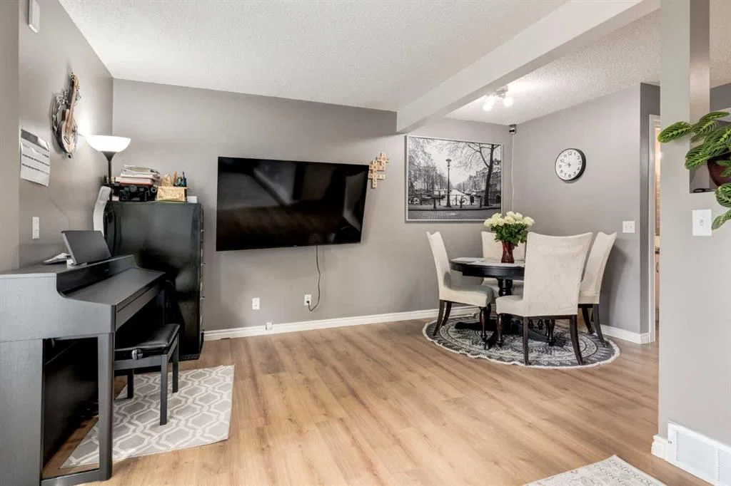 41 Harvest Glen Heights NE, Calgary — photo 5 of 26