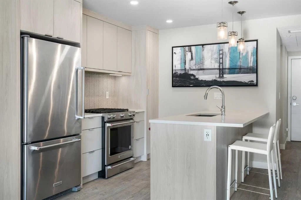 202, 3375 15 Street SW, Calgary — main listing photo