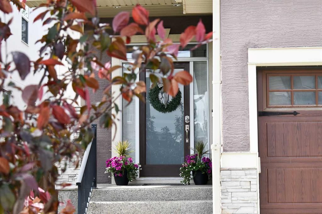 120 KINNIBURGH Circle, Chestermere — photo 4 of 50