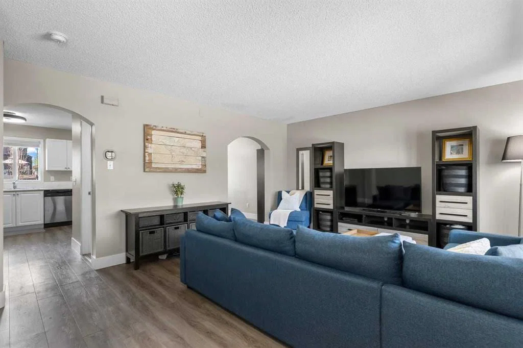 9 Citadel Point NW, Calgary — photo 3 of 46