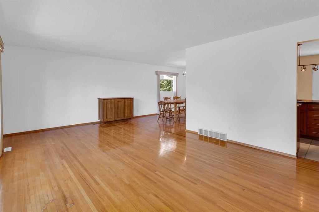 11224 Wilson Road SE, Calgary — photo 4 of 43