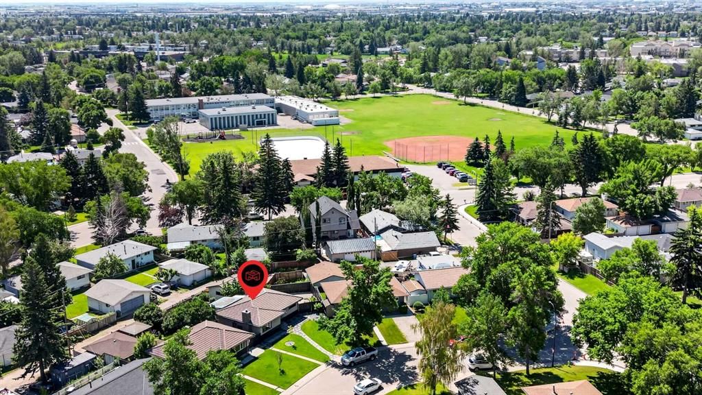2018 Cottonwood Crescent SE, Calgary — photo 5 of 38