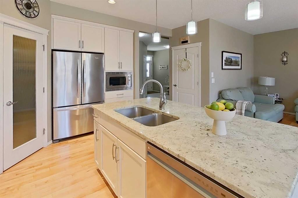28 Cranarch Crescent SE, Calgary — photo 3 of 43