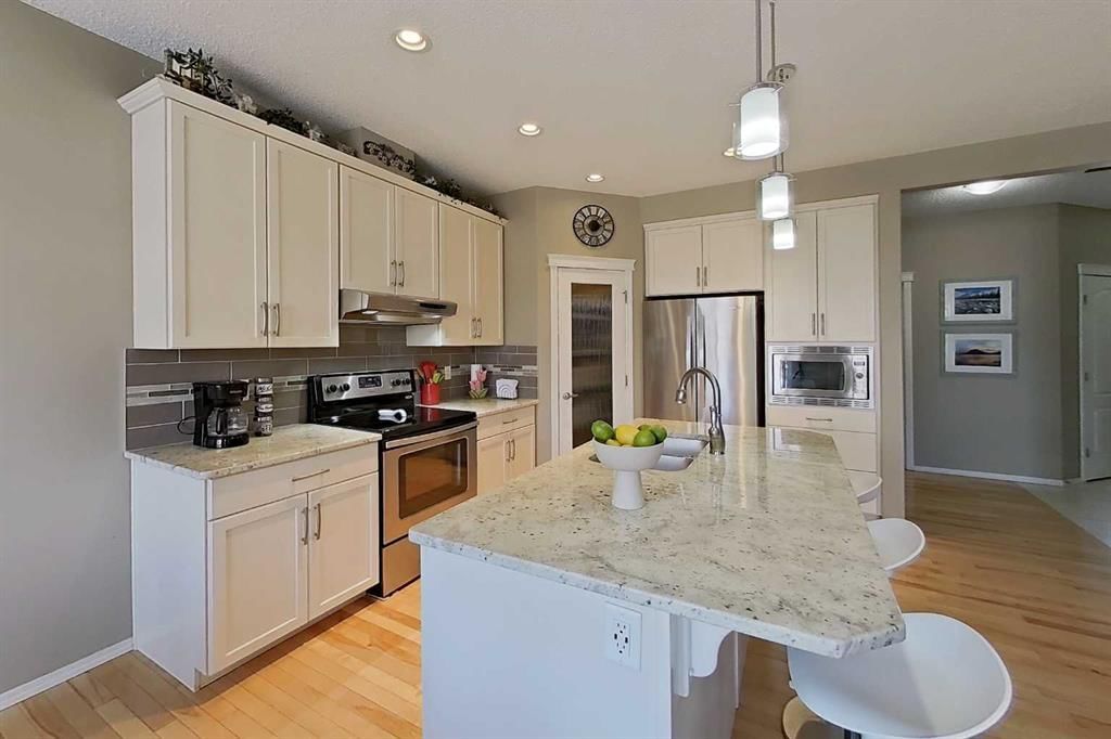 28 Cranarch Crescent SE, Calgary — photo 4 of 43