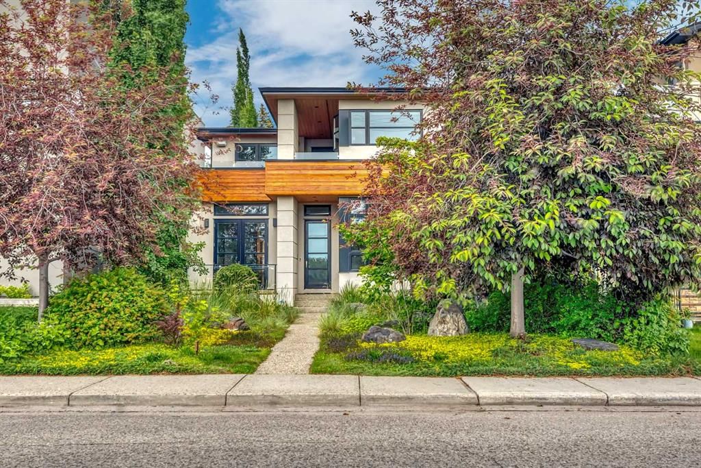 2008 38 Avenue SW, Calgary — main listing photo