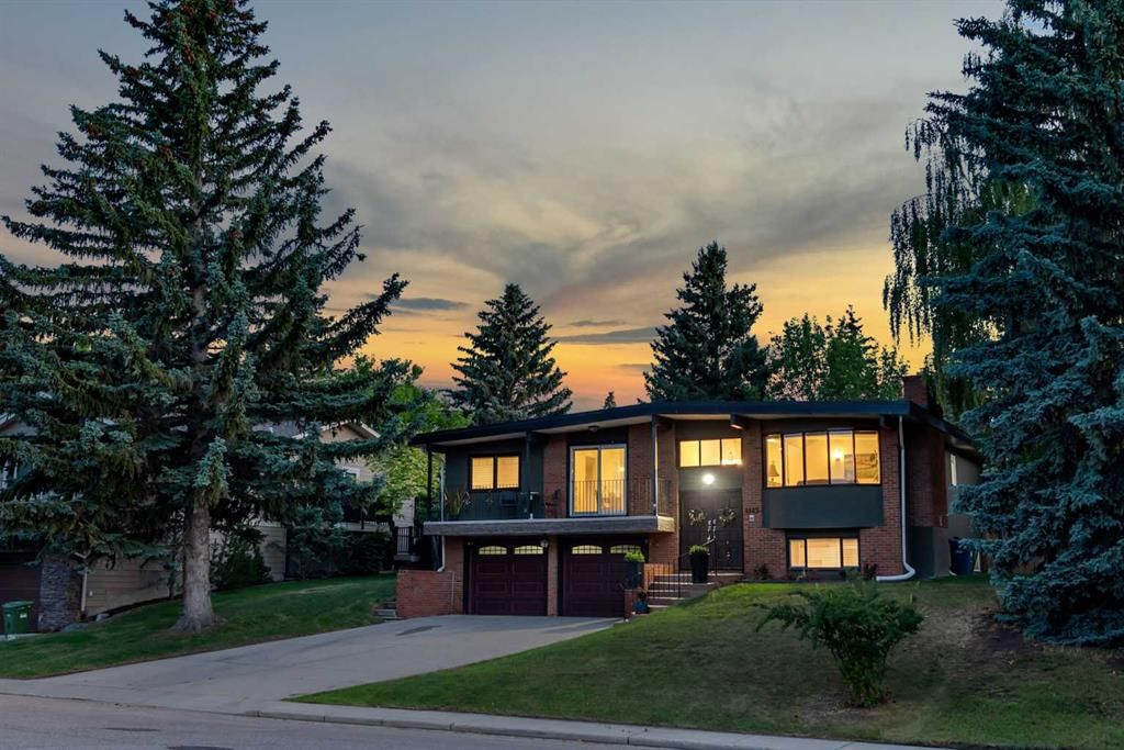 4143 Varsity Road NW, Calgary — main listing photo
