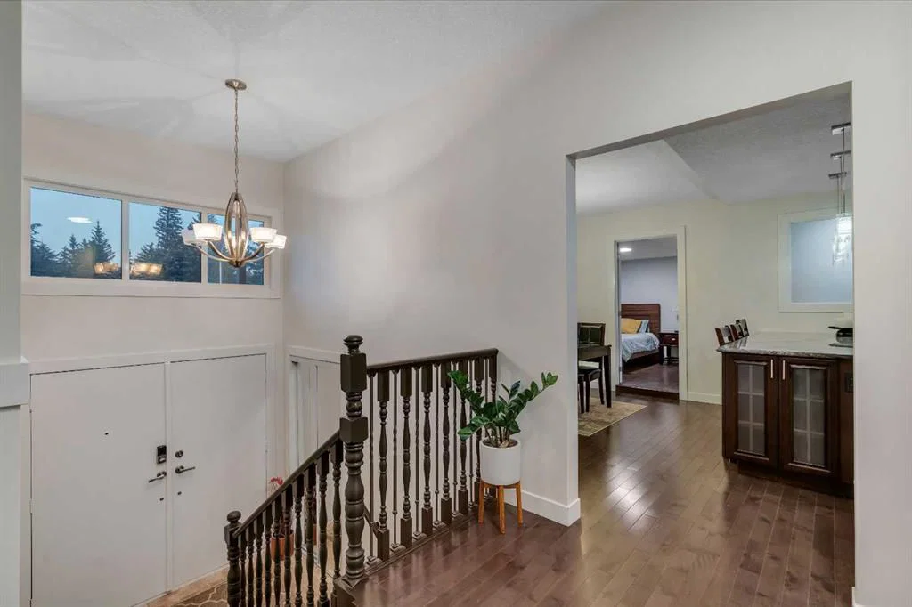 4143 Varsity Road NW, Calgary — photo 3 of 49