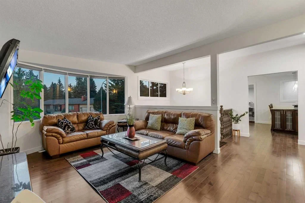 4143 Varsity Road NW, Calgary — photo 4 of 49
