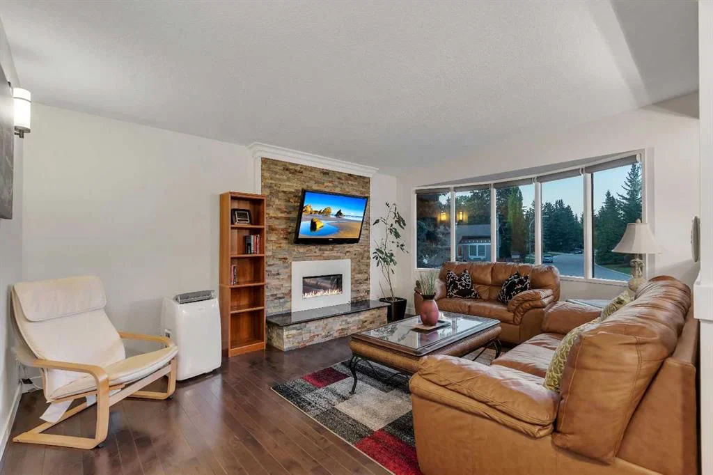 4143 Varsity Road NW, Calgary — photo 5 of 49