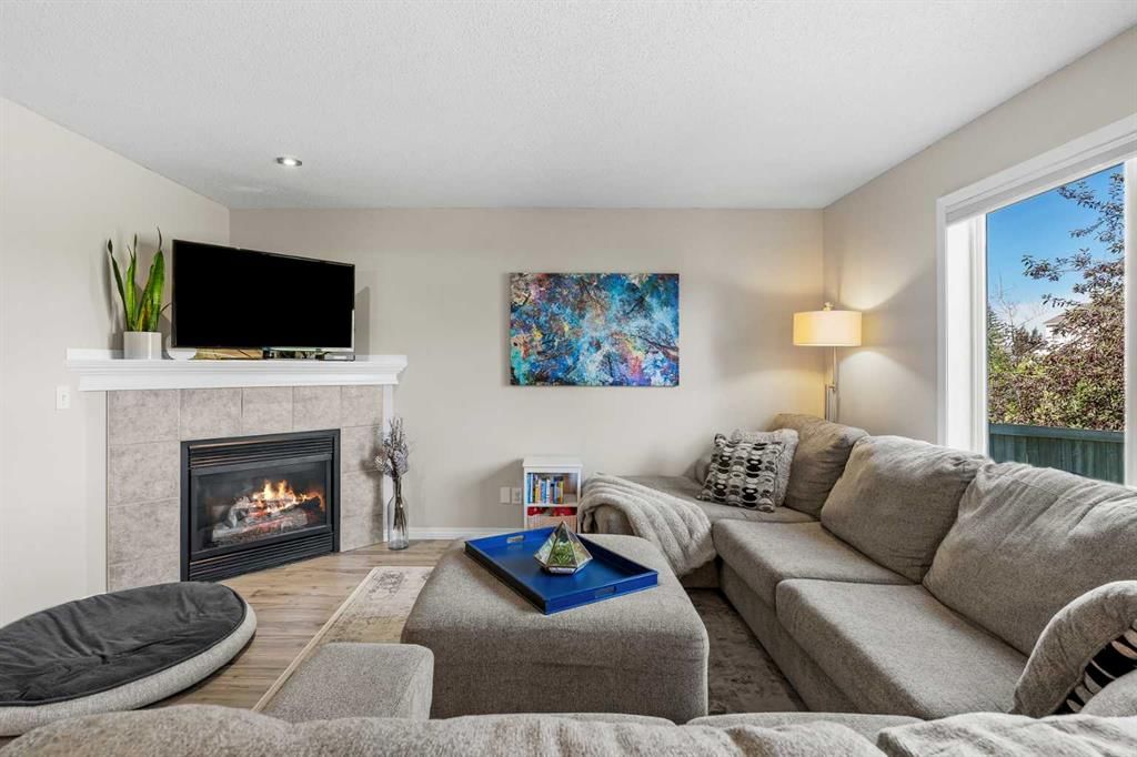 71 Royal Birch Manor NW, Calgary — photo 4 of 36