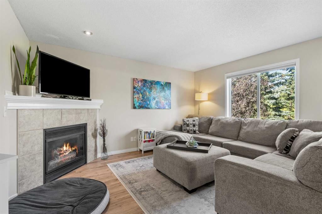 71 Royal Birch Manor NW, Calgary — photo 5 of 36