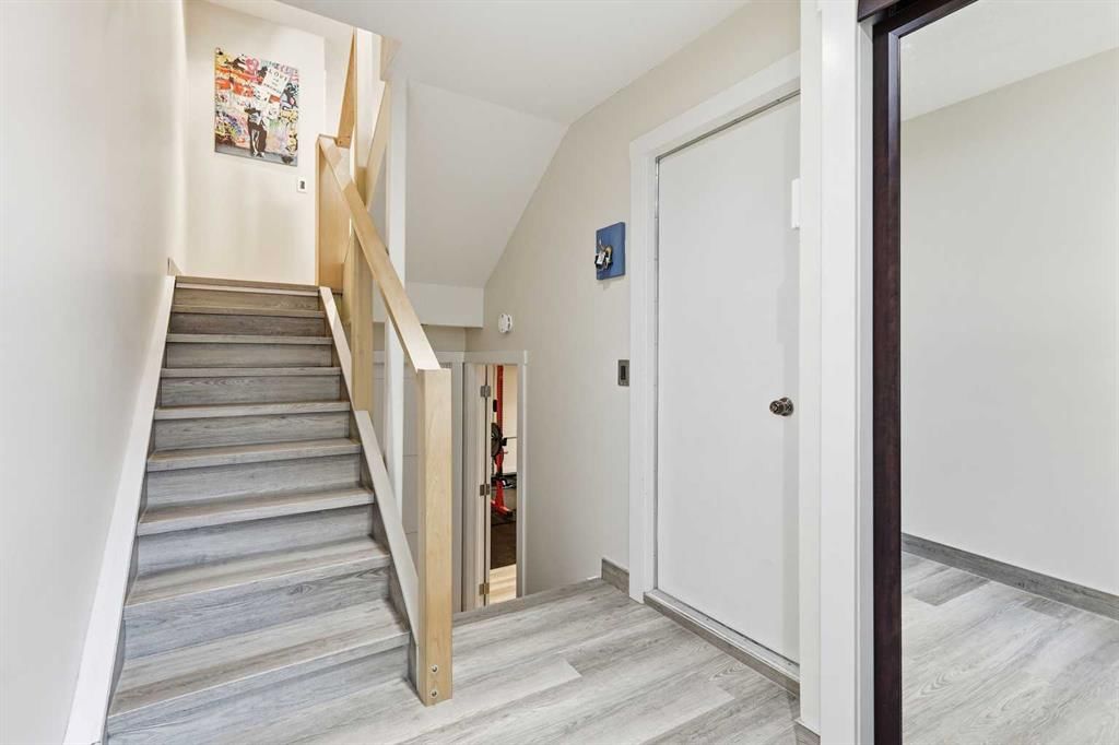 443 Brae Glen Crescent SW, Calgary — photo 3 of 29