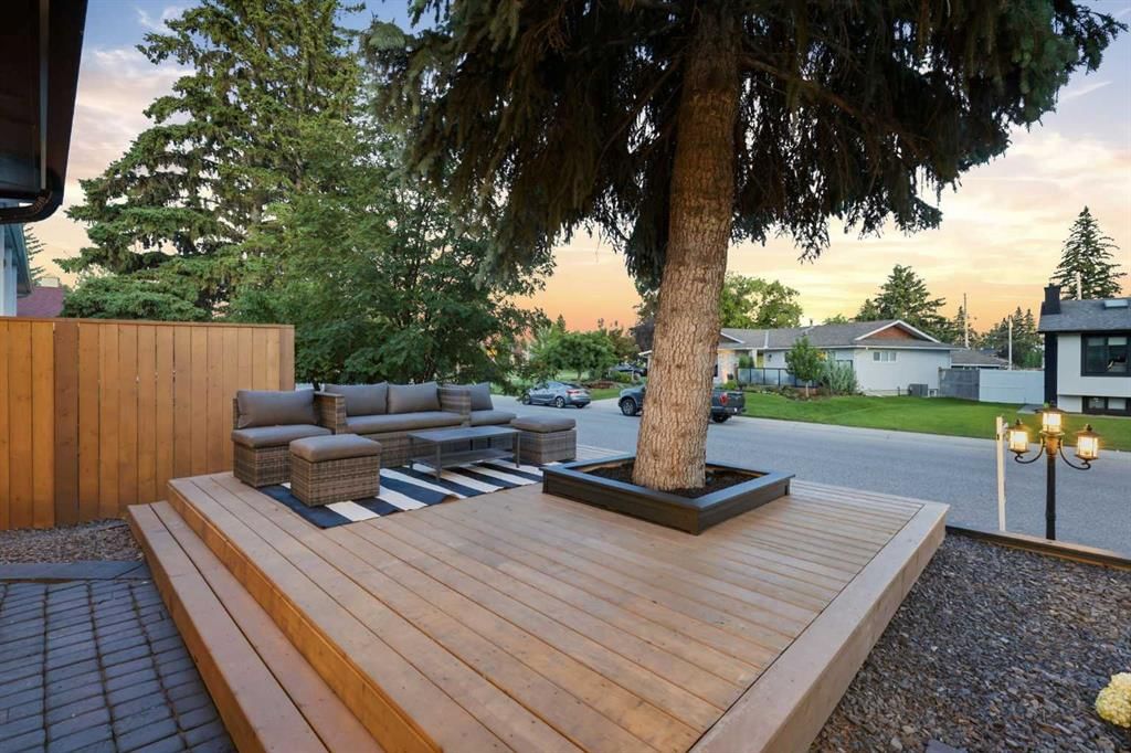 928 120 Avenue SE, Calgary — photo 4 of 50