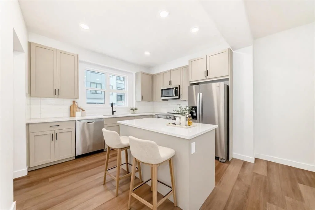 103, 30 Rochester View NW, Calgary — photo 3 of 37