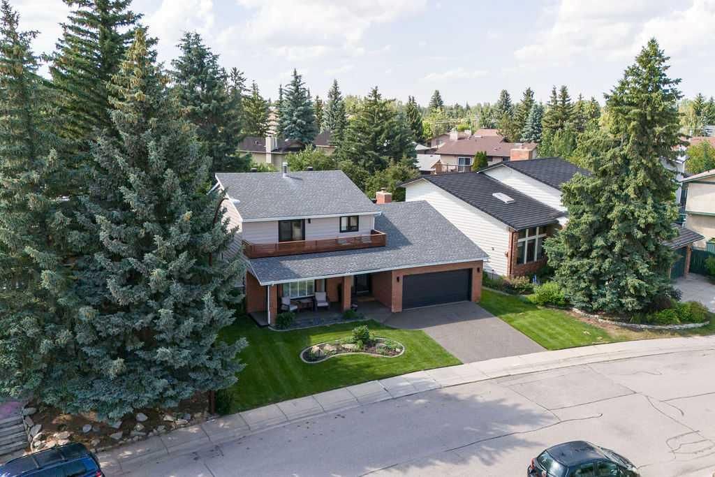 23 Woodgrove Crescent SW, Calgary — photo 2 of 48