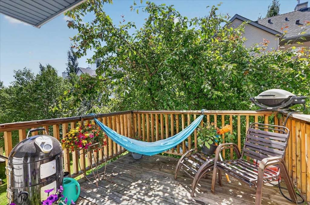 137 Bridlewood Lane SW, Calgary — photo 5 of 41