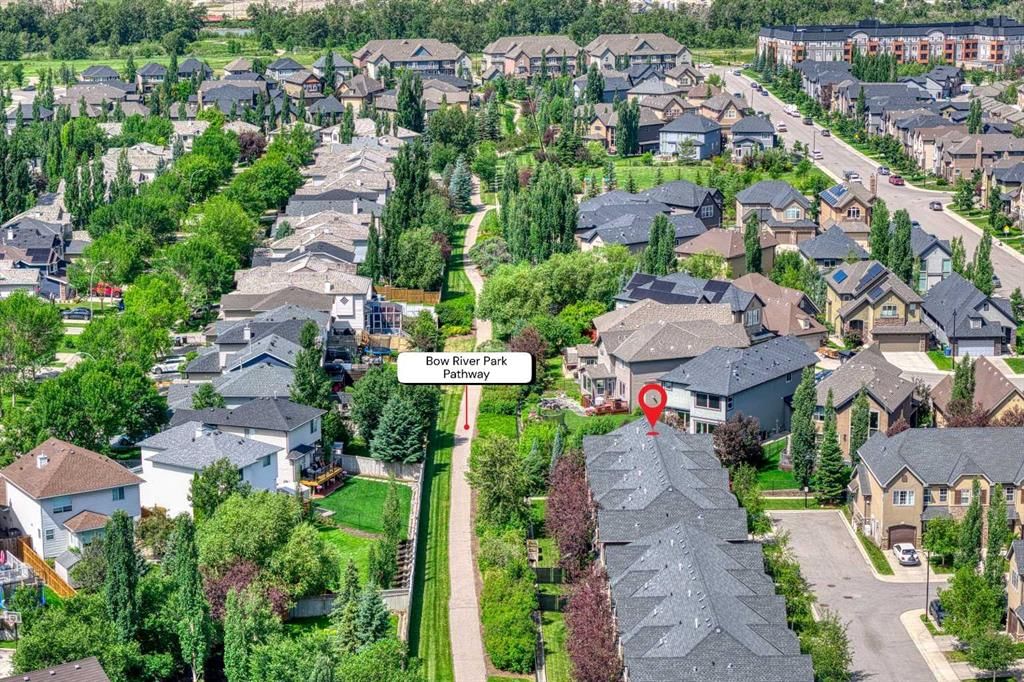 464 Quarry Villas SE, Calgary — main listing photo