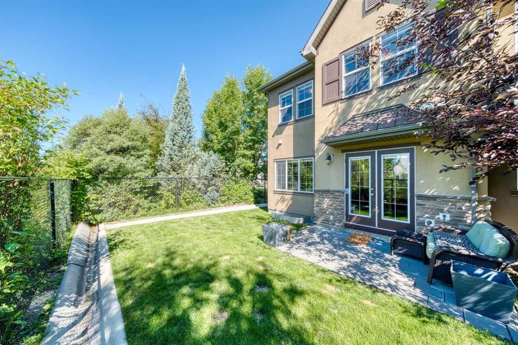 464 Quarry Villas SE, Calgary — photo 3 of 48