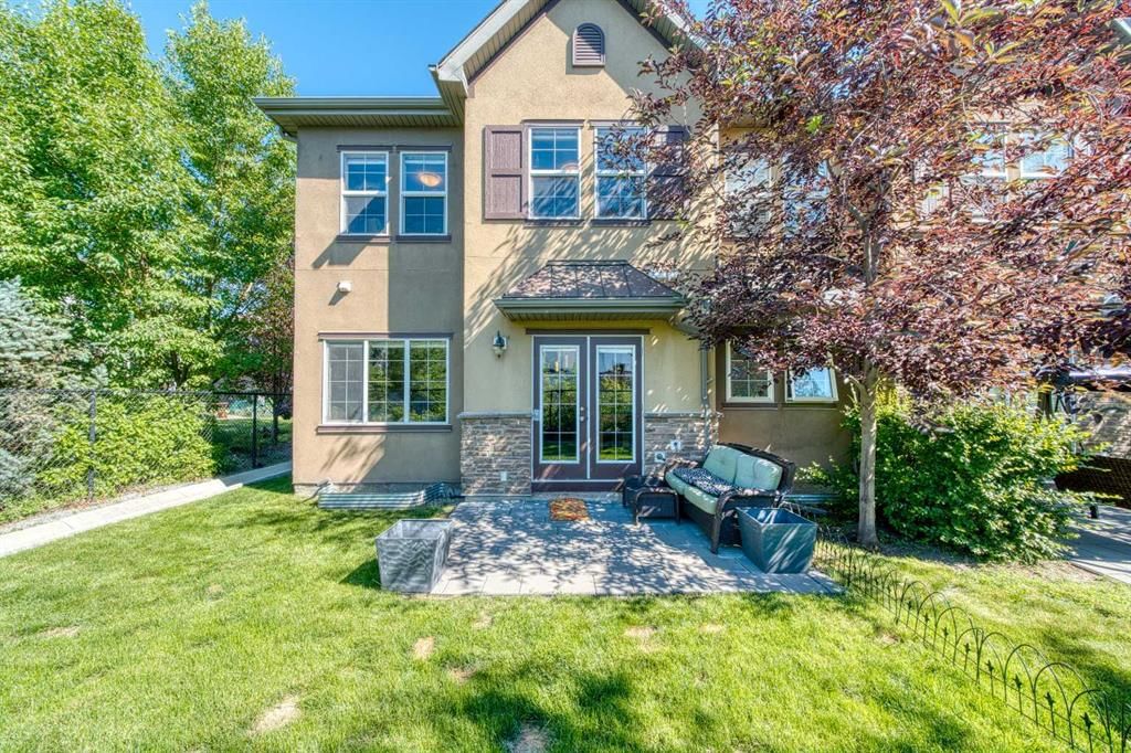 464 Quarry Villas SE, Calgary — photo 4 of 48