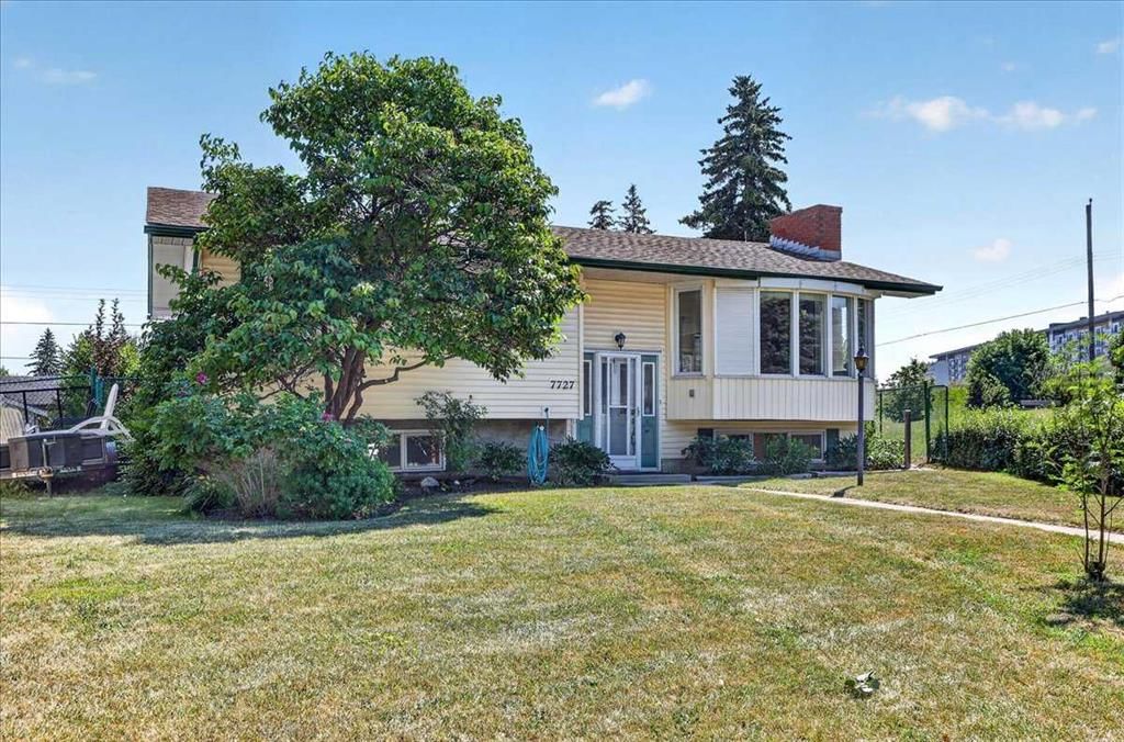 7727 Bowcliffe Crescent NW, Calgary — main listing photo